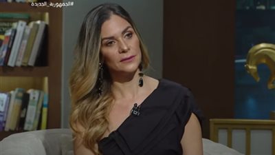 الفنانة نادين: مكالمة منى زكي كانت سببًا في رجوعي للفن 