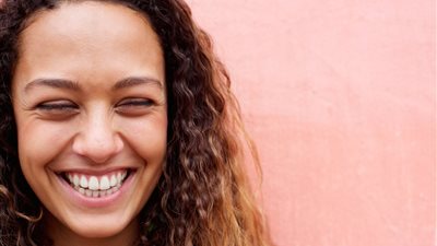 لا تتوقفي عنه.. 5 فوائد صحية للضحك أبرزها يزيد فرص الحمل