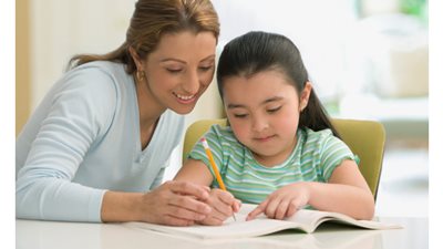 8 تصرفات تجعل طفلك عاشقا لكِ  