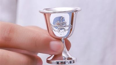 خبيرة طاقة تنصح بوضع الفضة في المياه وتُحذر من الكلور