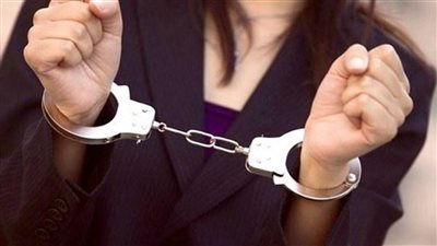 بعد شهر ونصف.. امرأة تبلغ عن ضرتها بقتلها زوجها