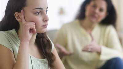 الوصايا الـ10 للتعامل مع ابنتك المراهقة 