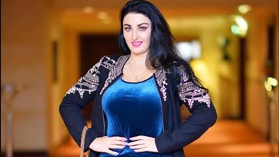 صافيناز تستفز الجمهور بملابس عارية