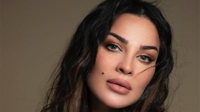 ذكرى أول فوتوسيشن لنادين نجيم.. بعد إصابتها في انفجار مرفأ بيروت