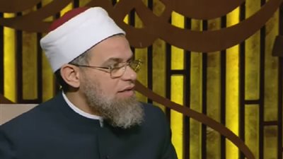 الشيخ أشرف الفيل يقضي بطلاق متصلة على الهواء.. فيديو