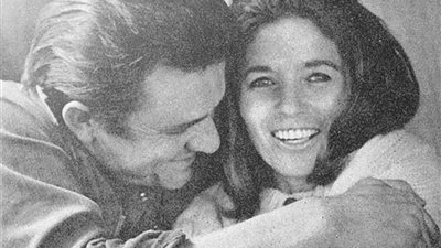 خبيرة أسرة لـ«هير نيوز»: «السوشيال ميديا» أفقدت الحب معناه الحقيقي