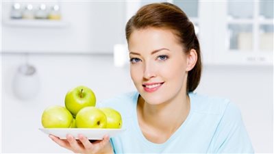 9 فوائد التفاح الأخضر لصحتك وشعرك