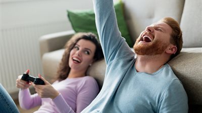 استشاري نفسي يوضح حدود المساحة بين الزوجين || فيديو