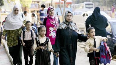 أمهات يصفن مشاعرهن عن أول يوم دراسي لطفلهن البكر: فرح وقلق