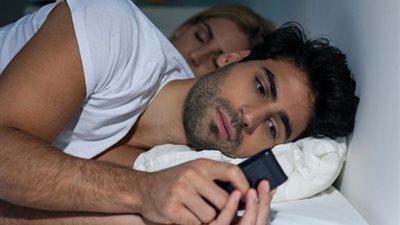 المحجبة للزواج والمتبرجة للصحوبية.. تعليقات صادمة من الفتيات على إصابة الرجل العربي بـ«الانفصام الأخلاقي»