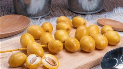 15 فائدة للبلح الأصفر لصحتك وبشرتك 