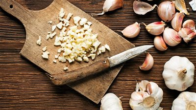 تفسيرحلم الثوم في المنام للعزباء والمتزوجة والحامل 