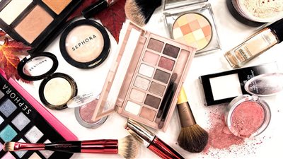 تفسير حلم المكياج في المنام للعزباء والمتزوجة والحامل 