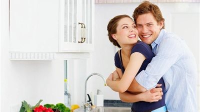 متصلة: اكتشفت خيانة زوجي لي لما طبطب عليًّا | فيديو