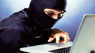 ضبط زوجين بتهمة الاستيلاء على أموال عملاء البنوك 