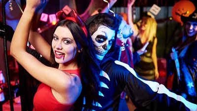 «احتفالات الهالوين».. محضرة إيه لجوزك في عيد الهلع؟ 