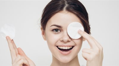 روتين العناية بالبشرة الجافة ليلًا ونهارًا