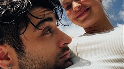 بعد اعتدائه على والدتها بالضرب.. 