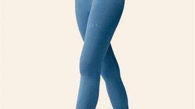 للتمارين الرياضية.. أحدث موديلات موضة «ليجان ملون» لخريف 2021