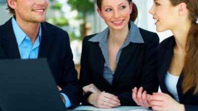 7 خطوات تجعلك محبوبة لدى الجميع 