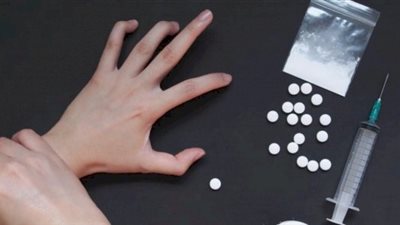 أخصائي نفسي: المصحات أكبر كوارث علاج المراهقات من الإدمان