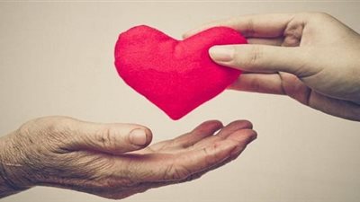 في عيد الحب..  نماذج نسائية أفنت عمرها لخدمة البشر