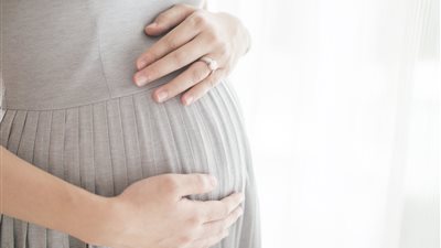 استشاري نساء: 4 علامات تؤكد أنك حامل في توأم  