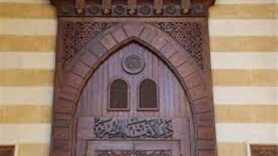 ما حُكم صبغ الشعر الأبيض بالحناء؟.. «الإفتاء» تُجيب 