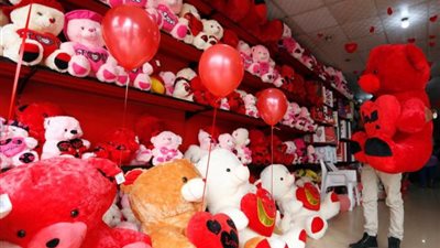 أزهري يوضح لـ«هير نيوز» حُكم الاحتفال وتقديم الهدايا في عيد الحب