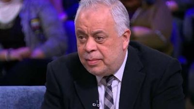 بعد شائعة تعيين أحمد عبد العزيز نقيبًا للمهن التمثيلية.. أشرف زكي يكشف الحقيقة  