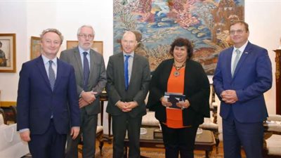 إيناس عبد الدايم تفتتح أول مركز ثقافي تشيكي في مصر والوطن العربي