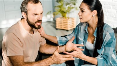 متى تكون عصبية زوجك دليلًا على حبه لك؟ 