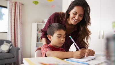 «بالطريقة الأجنبية».. 3 خطوات تساعد طفلك على المذاكرة