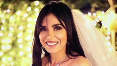 بعد ظهورها بالفستان الأبيض.. «دينا» تكشف حقيقة زواجها