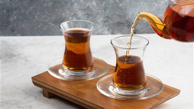 دراسة تُنصف مشروب المصريين الأول: الشاي يمنع الإصابة بأمراض القلب