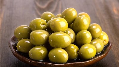 في موسم الليمون والزيتون.. أفضل طرق تحضير المخلل في البيت