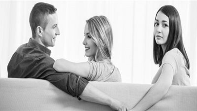 «خطافة الرجالة»| على من يقع اللوم.. الرجل أم المرأة؟