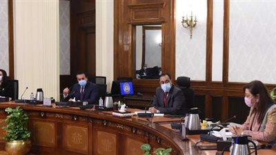 «تمكين اقتصادي وتدخل خدمي».. رئيس الوزراء يتابع تنفيذ المشروع القومي لتنمية الأسرة