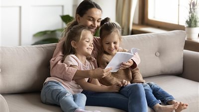 إذا كنت أمًّا جديدة.. كيف يمكنك تعليم الصفات الحميدة لطفلك؟