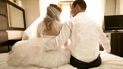 «القانون انحاز للمرأة».. شيخ يُعنّف رجل طلق زوجته ليلة الدخلة| فيديو