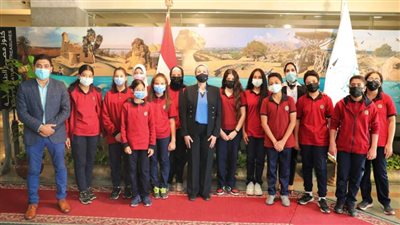 د. ياسمين فؤاد تستقبل وفدًا من طلاب المدارس ضمن مبادرة 