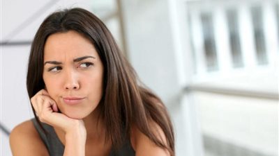 «الثلاثين» كابوس يُطارد المرأة.. ماجدة: «حلمي بيتسرق».. وسارة: «عايزة أرجع صغيرة»