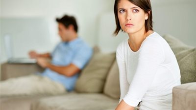 خجل العروسين المدمر| تبدأ بـ«مكسوفة» لتصل إلى خراب البيوت.. وآمنة نصير: «حياء مذموم»