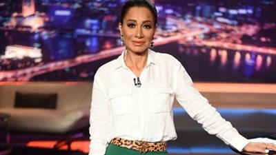 الإعلامية بسمة وهبة.. بدأت بالحجاب وانتهت بفضائح «شيخ الحارة»