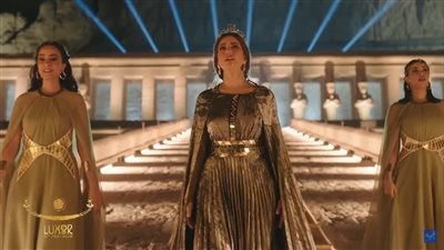 رسائل الأزياء والألوان الخفية في حفل افتتاح طريق الكباش