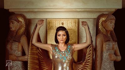 سهر الصايغ.. في إطلالة فرعونية تزامنًا مع افتتاح طريق الكباش