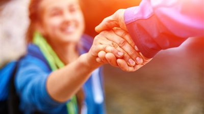 نانسي ماهر تكشف علاقة الـ black friday بالعلاقات العاطفية