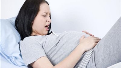استشاري نساء وتوليد يُحذر من التسرع في الحمل بعد الإجهاض