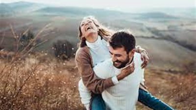 4 صفات تعشقها الفتيات في الراجل الخبرة.. الذكاء واللباقة أبرزها