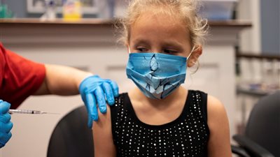 الحكومة تكشف عن موعد البدء في تطعيم الأطفال بلقاح كورونا| فيديو